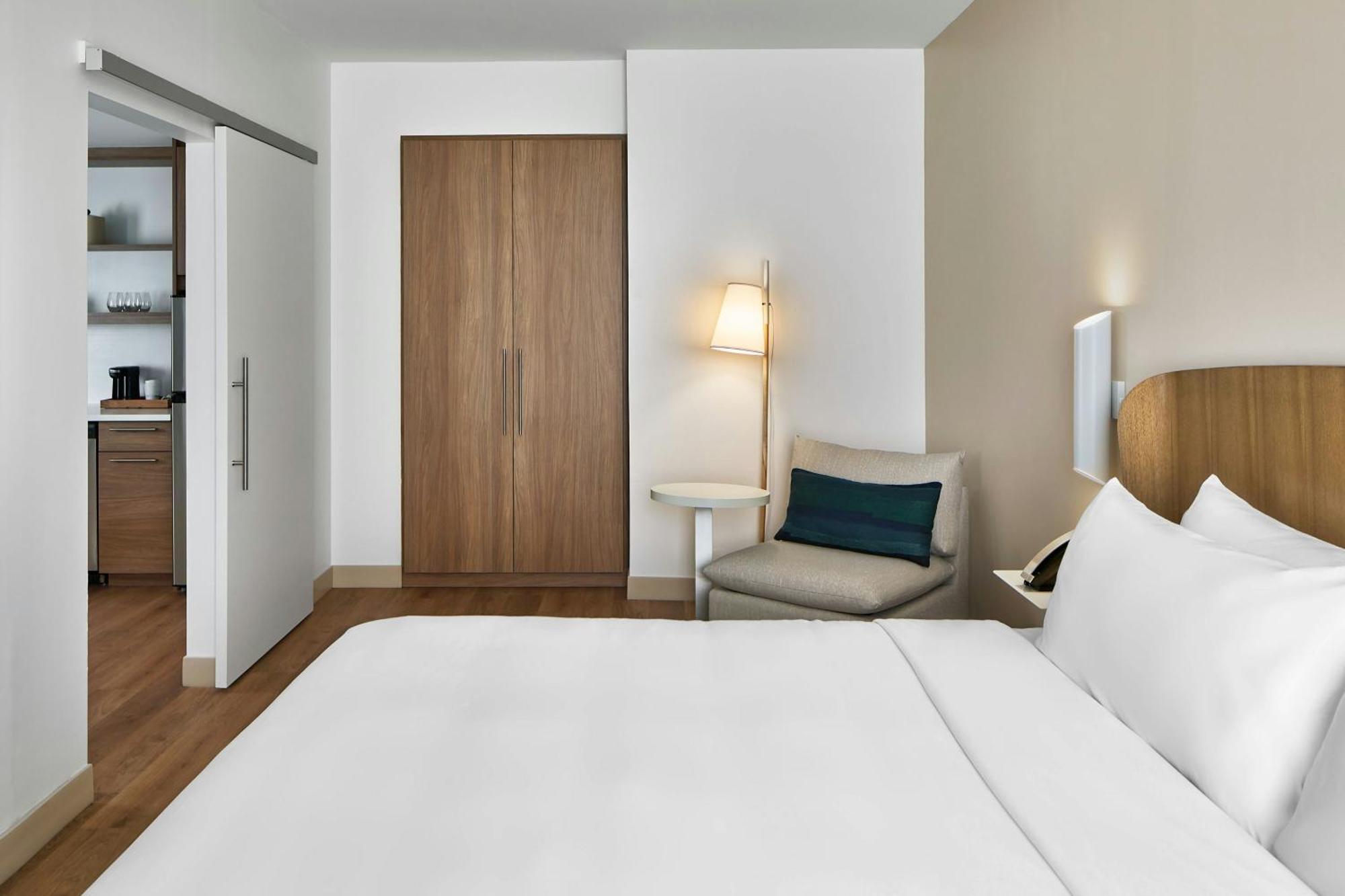 Отель Element Atlanta Perimeter Center Данвуди Экстерьер фото
