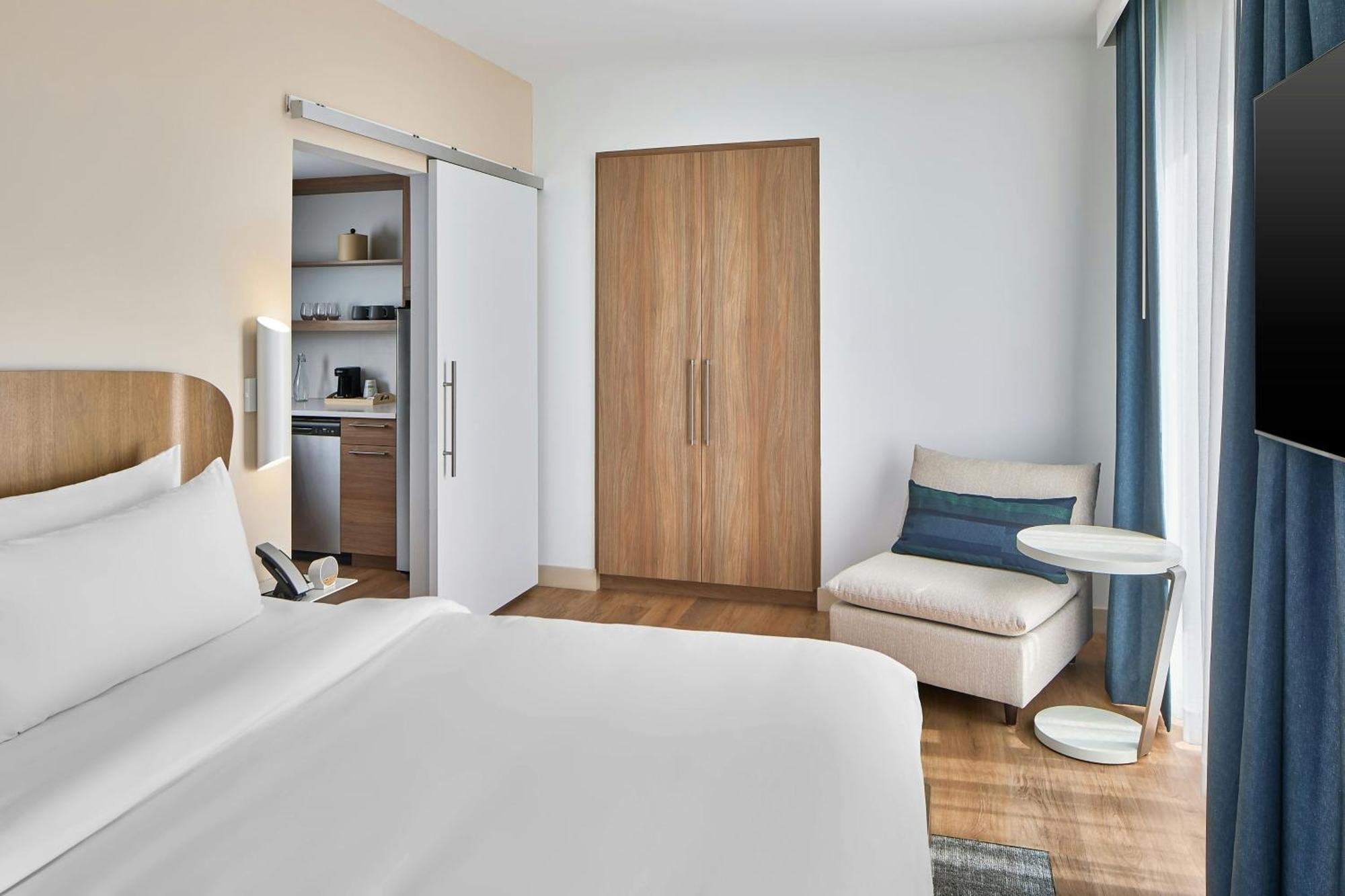 Отель Element Atlanta Perimeter Center Данвуди Экстерьер фото